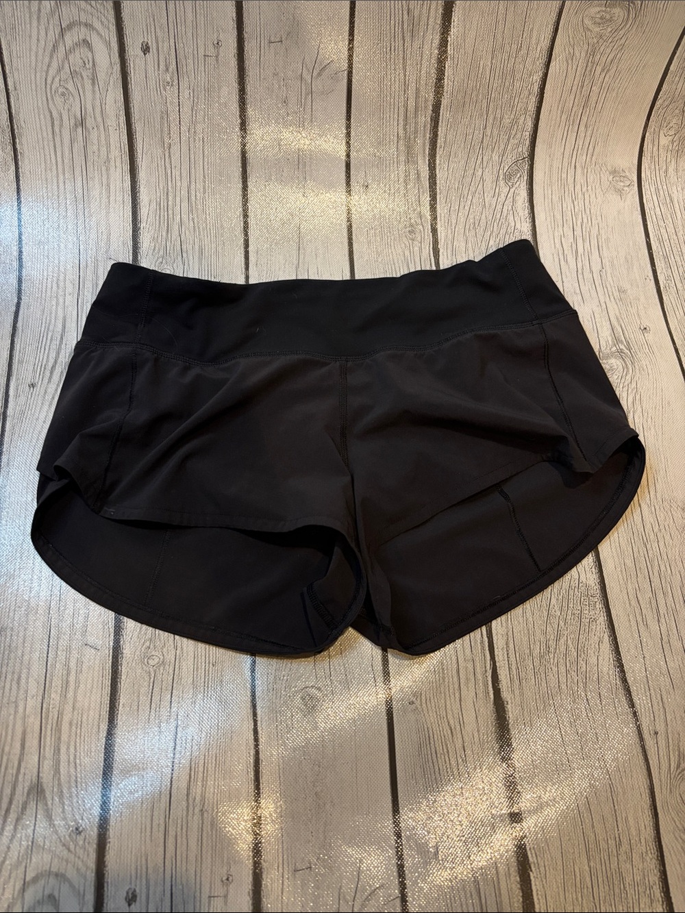 Lululemon size 4 Speed Up shorts back